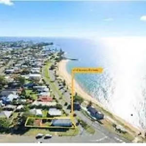 Beachside Queenslander Apartment Scarborough